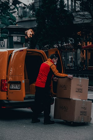 Proceso de entrega de mobiliario para hostelería.